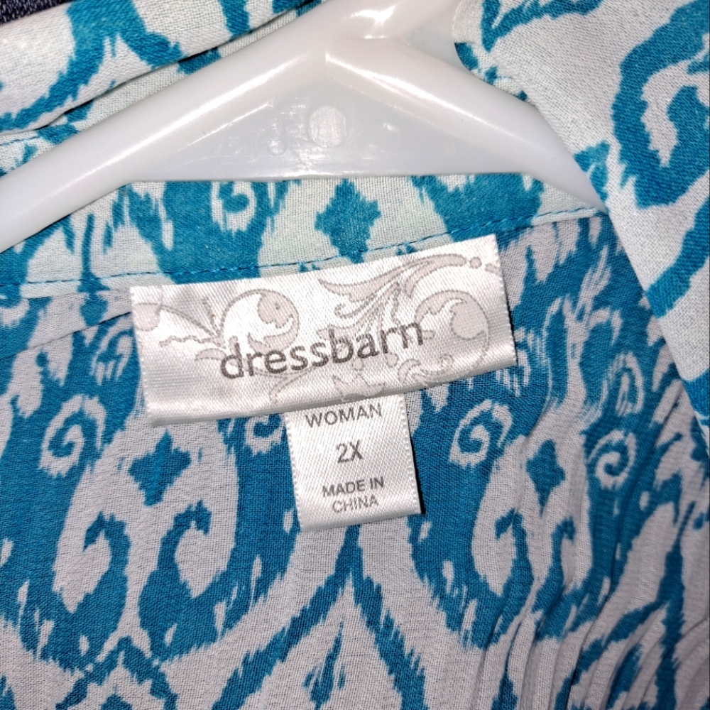 Womens dress barn very beautiful shirt 2x turquoise  and white.